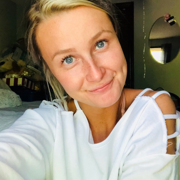 Meet your Posher, Alexis - Picture 1 of 1